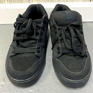 DC Mens size 9 all black sneakers